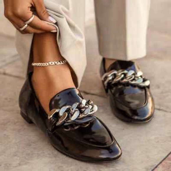 🆕 Chunky Gold Chain Loafers - Picture 1 of 7